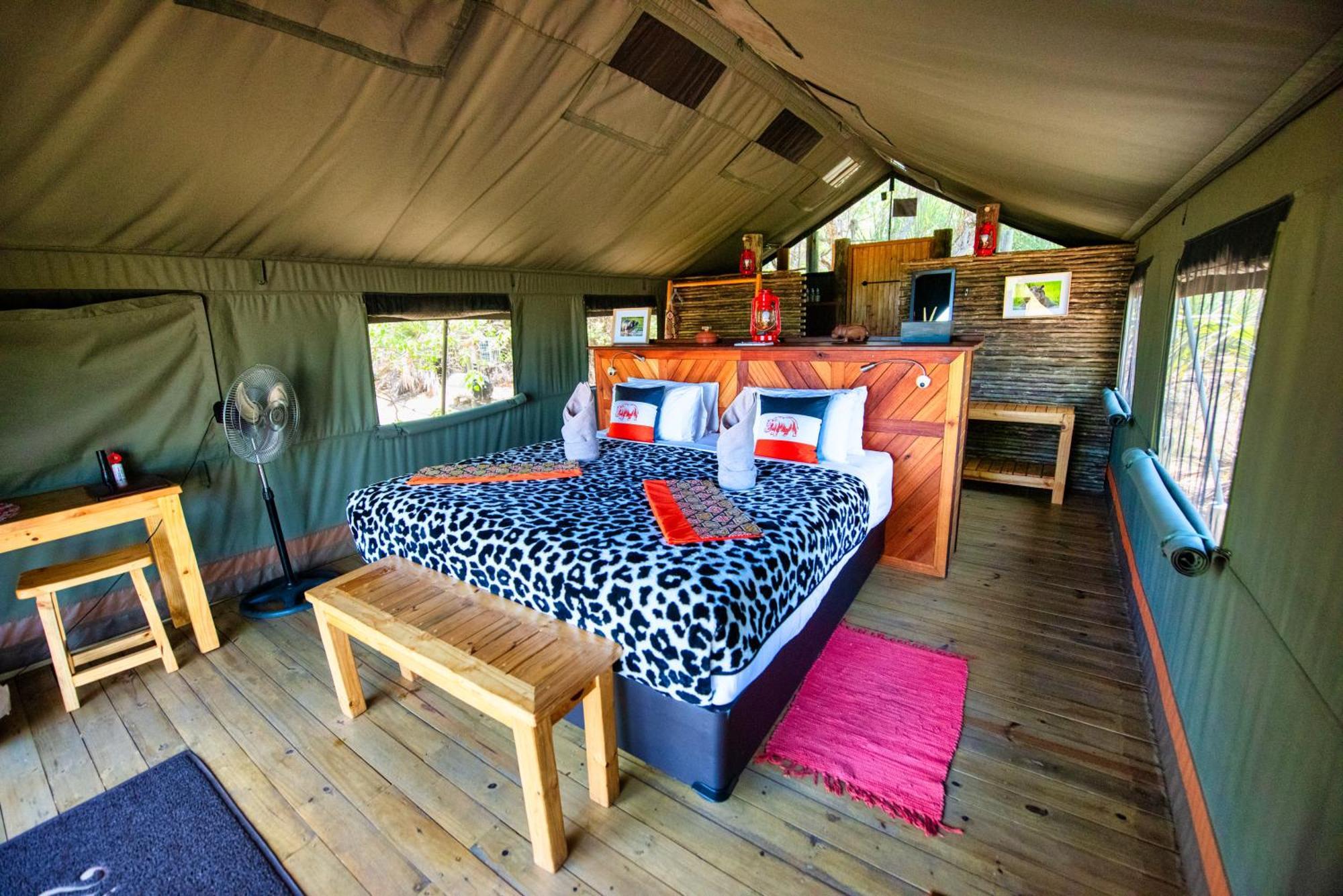 Semowi Lodge And Campsites Mirapene Zimmer foto